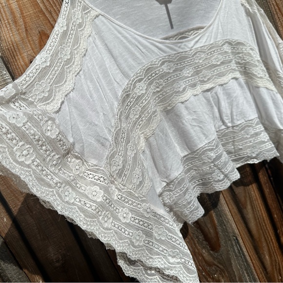 Sheer, lace crop-top.
SIZE: S
COLOR: White
BRAND: Kirra - Picture 7 of 8